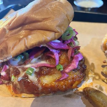 Budweiser Brew House - Crispy chicken sandwhich - Sports Bars Near Me - Saint Louis, Missouri