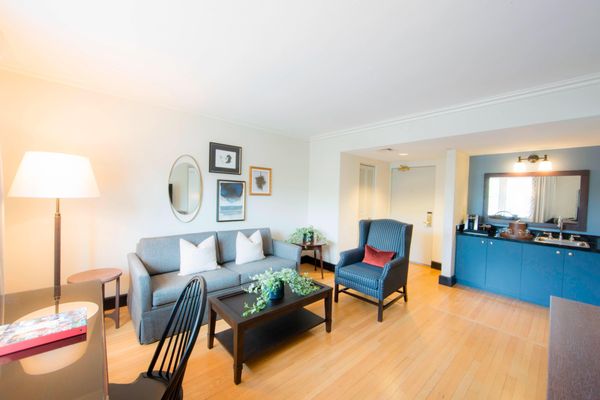Williamsburg Lodge, Autograph Collection by null