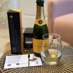 Enviouskin - The products offered here at Enviouskin's Spa always offered the latest and most organice kind of product. It's my fav spot to recharge!