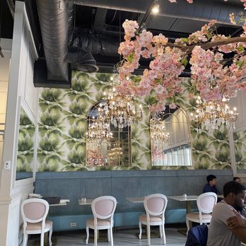 Evviva - Inside - Breakfast & Brunch Near Me - North York, Ontario Evviva - Inside - Breakfast & Brunch Near Me - North York, Ontario