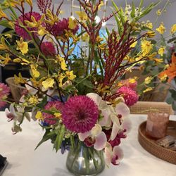 Kelly Odom Flowers - The original arrangement. If only flowers had been fresh ..