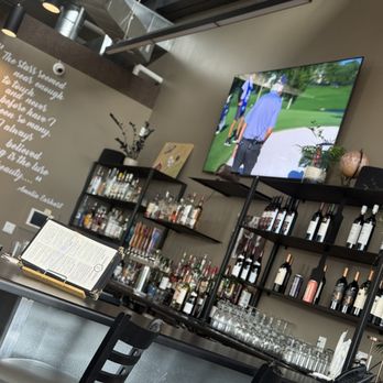 Amelia’s Hangar - The bar - American Near Me - Bremerton, Washington Amelia’s Hangar - The bar - American Near Me - Bremerton, Washington