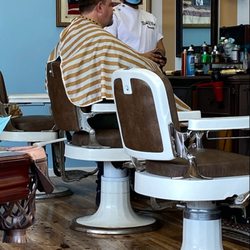 MadMen Barbershop - This chair was comfortable even for a guy of my tiny stature.