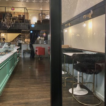 Lady Yum - Pioneer Square - exterior looking in - Macarons Near Me - Seattle, Washington