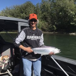 Hotreels Guide Service - Spring salmon on the Rogue River, Oregon