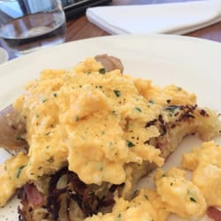 Bistro Aubergine - Scrambled eggs and roesti