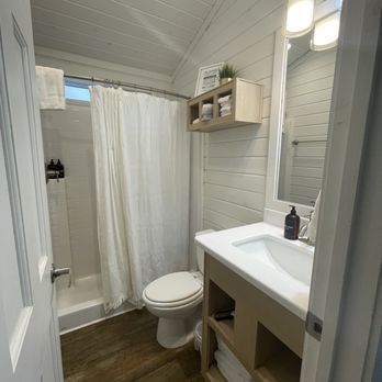 The Strawberry Inn - Bathroom - Hotels Near Me - Strawberry, Arizona The Strawberry Inn - Bathroom - Hotels Near Me - Strawberry, Arizona