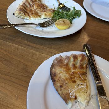 VIVO Italian Kitchen - The stuffed cheese bread was so good I almost ghosted my entrée - Italian Near Me - Universal City, California VIVO Italian Kitchen - The stuffed cheese bread was so good I almost ghosted my entrée - Italian Near Me - Universal City, California
