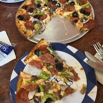Oney's Pizza Parlor - Elsie combination, $19. - Pizza Near Me - Seaside, Oregon