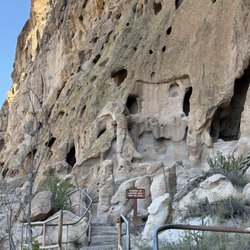 The hike up to the rooms cut into the wall of the rock