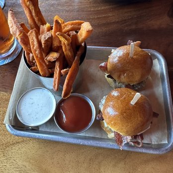 Sena On Myrtle - Kobe beef sliders with sweet potato fries - New American Near Me - Monrovia, California Sena On Myrtle - Kobe beef sliders with sweet potato fries - New American Near Me - Monrovia, California