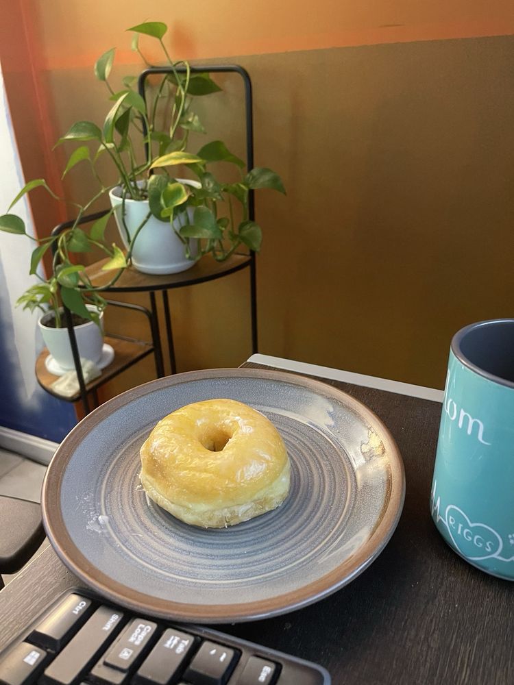 OMG Donuts - Monticello Logo
