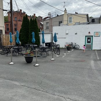 Leesburg Diner by Cafe Kindred - Outdoor seating behind the diner - American Near Me - Leesburg, Virginia Leesburg Diner by Cafe Kindred - Outdoor seating behind the diner - American Near Me - Leesburg, Virginia