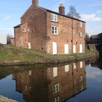Ashton Canal - The canal house - Local Flavor Near Me - Manchester, XGM
