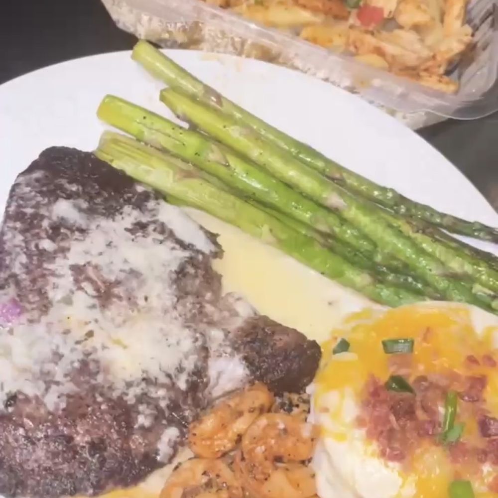 Togo steak and Cajun Chicken Pasta Classic Sirloin* - 10oz Togo steak and Cajun Chicken Pasta Classic Sirloin* - 10oz