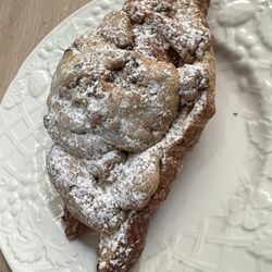 Chantilly Patisserie - Viral "crookie" croissant