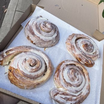 Papi’s Ohana - King David's Cinnamon Rolls - Pizza Near Me - Lahaina, Hawaii