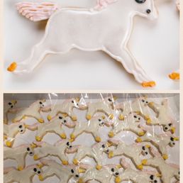 The top photo is what I had wanted my cookies to look like. The bottom is reality. HORRIBLE!