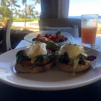 Ama Ama Restaurant - 'AMA' AMA Benedict - New American Near Me - Kapolei, Hawaii