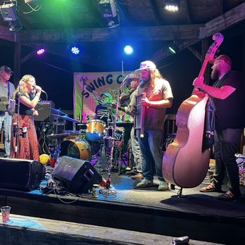 Mamas Garage - The swing crew plus guest performers - Sports Bars Near Me - Wisconsin Dells, Wisconsin