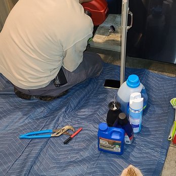 Platinum Choice Plumbing - Platinum Choice Plumbing Technician at working kitchen sink. - Plumbing Near Me - Kirkland, Washington Platinum Choice Plumbing - Platinum Choice Plumbing Technician at working kitchen sink. - Plumbing Near Me - Kirkland, Washington
