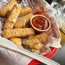 Mozzarella sticks w/marinara Mozzarella sticks w/marinara