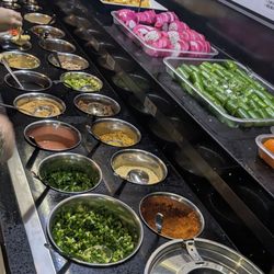 海底撈火鍋 - Appetizers, dipping sauces, fruits and desserts