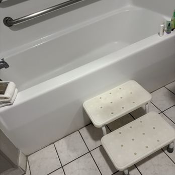 Pinetop Studio Suites - Grab bars not in position to use stairs - Hotels Near Me - Pinetop, Arizona Pinetop Studio Suites - Grab bars not in position to use stairs - Hotels Near Me - Pinetop, Arizona