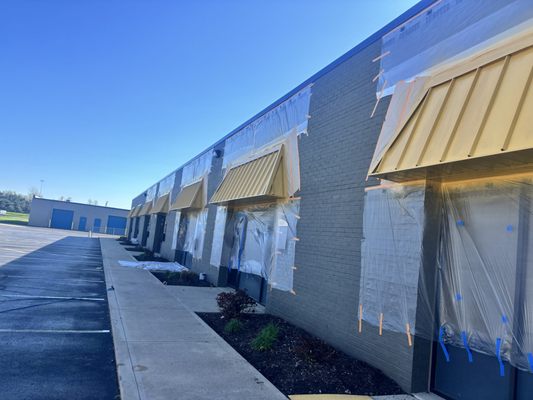 Repainting work of doors and roofs - Repainting of roofs and doors