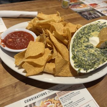 Cheddar's Scratch Kitchen - Santa Fe Spinach Dip - Comfort Food Near Me - Cincinnati, Ohio