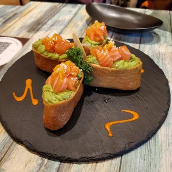 Chopsticks+Forks - Guacamole and salmon packet sushi - Food Tours Near Me