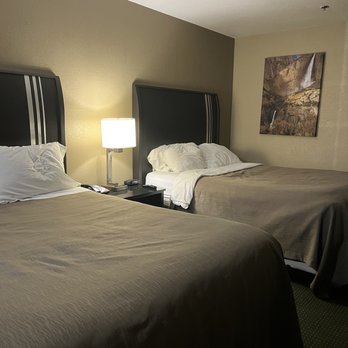 The Oakhurst Inn - Two Queen Beds - Hotels Near Me - Oakhurst, California The Oakhurst Inn - Two Queen Beds - Hotels Near Me - Oakhurst, California