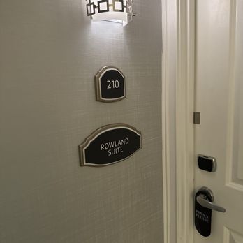 Rowland Hotel - Hotels Near Me - Salem, Virginia
