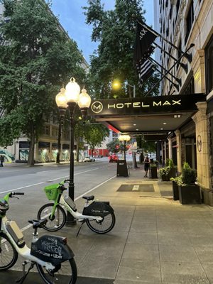 Hotel Max by null
