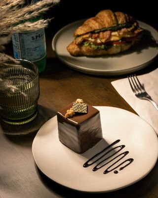 Le Petit Café NW by null
