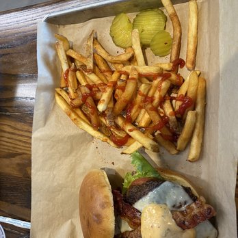 Blue Note - Tasty southwest burger - Sports Bars Near Me - St. Louis, Missouri
