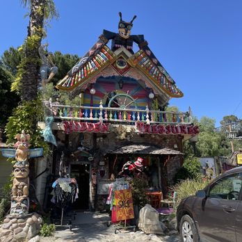 Hidden Treasures - Exterior front entrance - Antiques Near Me - Topanga, California