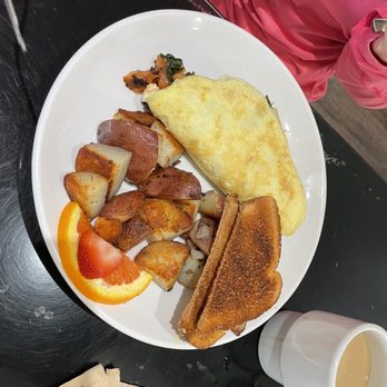 Sweet E's Cafe - Spinach and feta omelette - Cafes Near Me - Honolulu, Hawaii