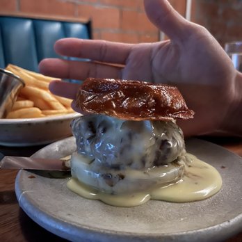 Squable - Tiny and mediocre French burger. - Modern European Near Me - Houston, Texas