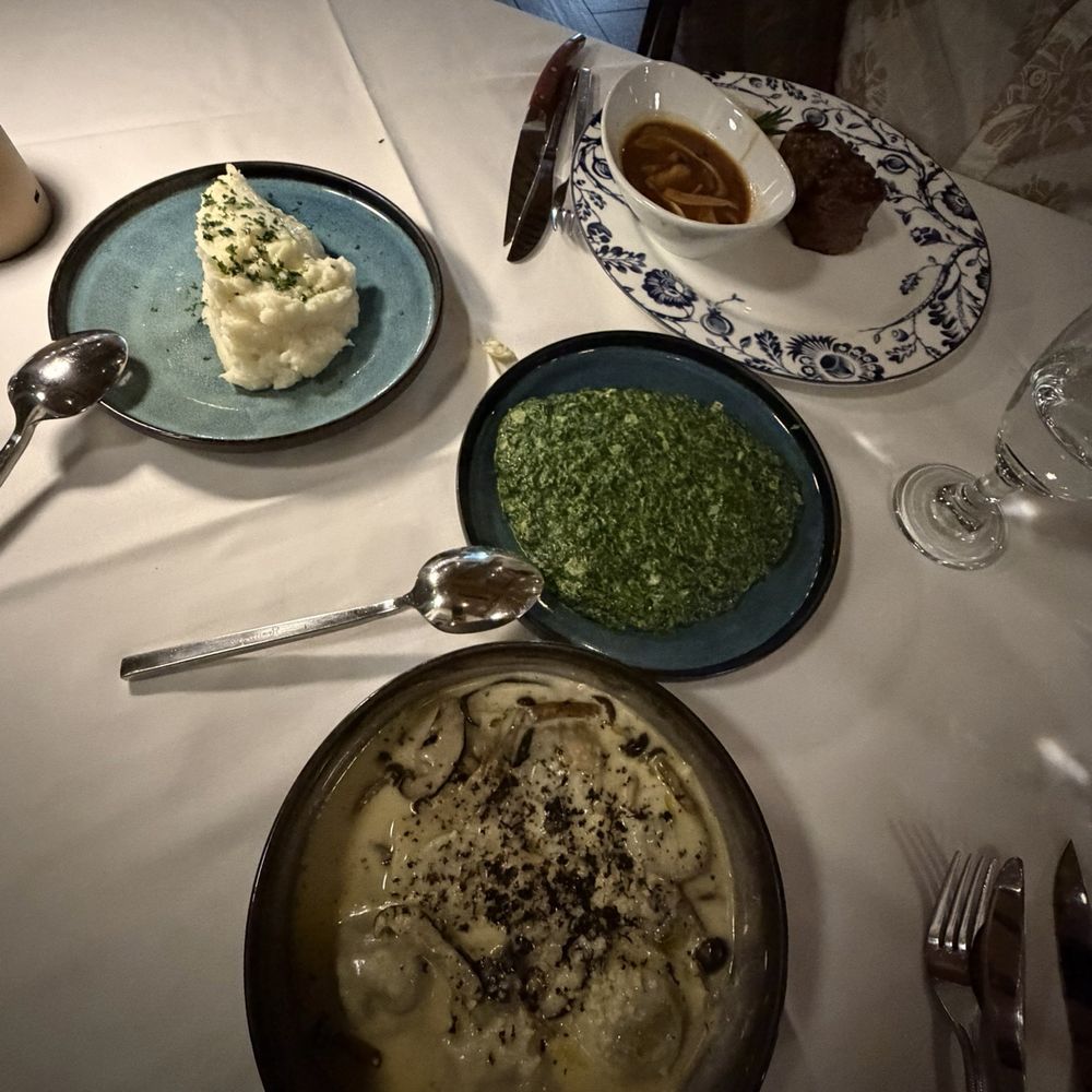 Sette Sorelle - Special tortellini Creamed spinach Mashed potatoes Filet - Italian Near Me - Thousand Oaks, California Sette Sorelle - Special tortellini Creamed spinach Mashed potatoes Filet - Italian Near Me - Thousand Oaks, California