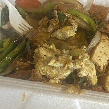 Thai Curry Pizza - Spicy Noodle with Tofu - Pizza Near Me - Long Beach, California Thai Curry Pizza - Spicy Noodle with Tofu - Pizza Near Me - Long Beach, California