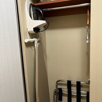 Hampton Inn & Suites Astoria - Closet - Hotels Near Me - Astoria, Oregon Hampton Inn & Suites Astoria - Closet - Hotels Near Me - Astoria, Oregon