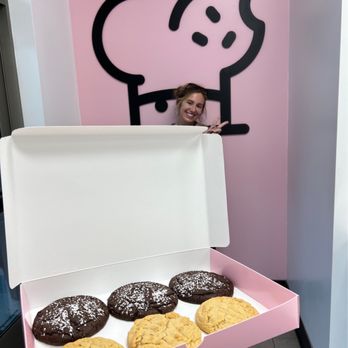 Crumbl - Leesburg - Bakeries Near Me - Leesburg, Virginia