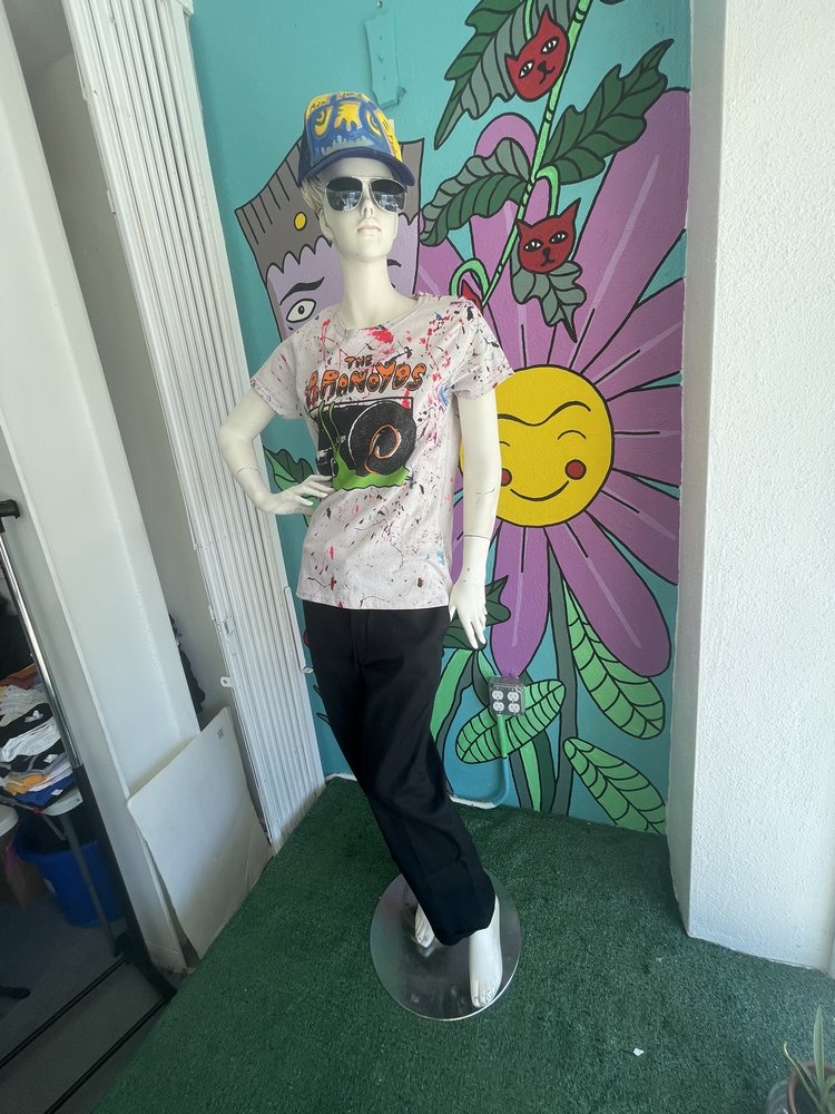 CITY LIQUIDATORS L A STORE DISPLAY FIXTURES Updated August 2024