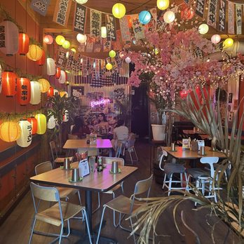 Ezankaya - Interior view - Thai Near Me - Chicago, Illinois