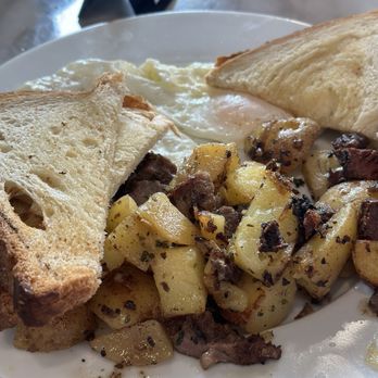 Munch Eatery - Prime rib hash - Bakeries Near Me - Ansonia, Connecticut