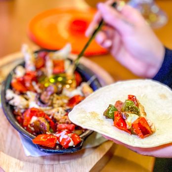 El Mero Mero Taqueria - Alambre con Pollo - Mexican Near Me - Edmonton, Alberta El Mero Mero Taqueria - Alambre con Pollo - Mexican Near Me - Edmonton, Alberta