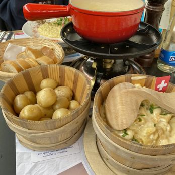 La Maison du Gruyère - Fondue moitié-moitié (cheese fondue) w/ potatoes, Macaronis de chalet (mac & cheese) - Tours Near Me - Pringy, FR La Maison du Gruyère - Fondue moitié-moitié (cheese fondue) w/ potatoes, Macaronis de chalet (mac & cheese) - Tours Near Me - Pringy, FR