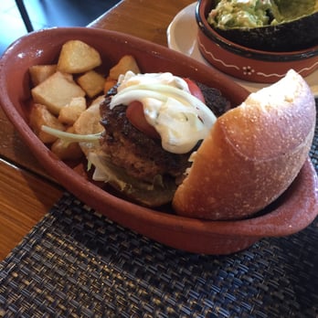 Casa d'Paco - Mini-hamburguesa de sirloin - Spanish Near Me - Newark, New Jersey
