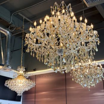 Pearl Thai Cuisine - I think there are 7 chandeliers!! - Thai Near Me - Benicia, California Pearl Thai Cuisine - I think there are 7 chandeliers!! - Thai Near Me - Benicia, California